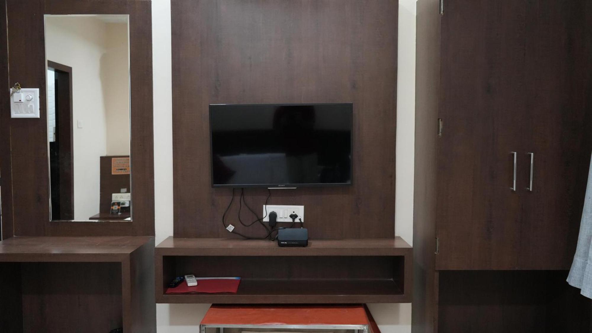 Hotel Satyug Ujjain Zewnętrze zdjęcie