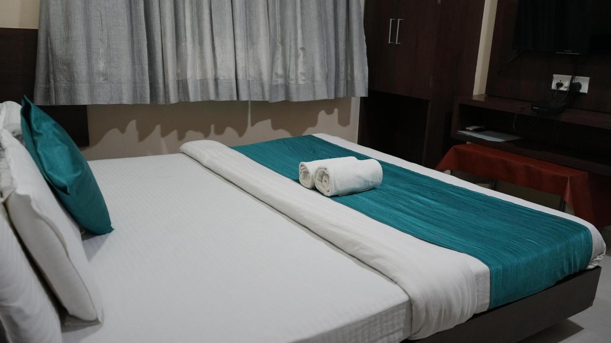 Hotel Satyug Ujjain Zewnętrze zdjęcie