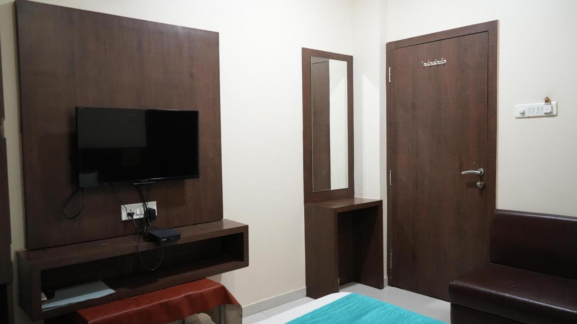 Hotel Satyug Ujjain Zewnętrze zdjęcie